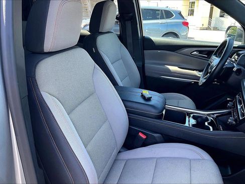 Used 2025 Chevrolet Traverse LT AWD/4WD image 7