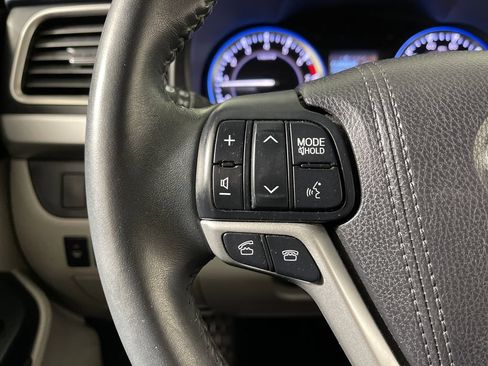 Used 2016 Toyota Highlander Plus AWD/4WD image 26