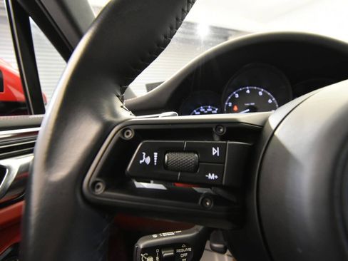 Used 2022 Porsche Macan S image 26