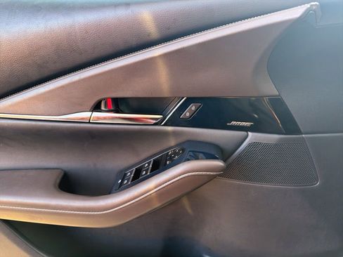 Used 2020 MAZDA CX-30 Premium image 16