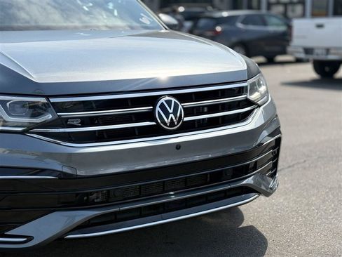 Used 2022 Volkswagen Tiguan SEL R-Line AWD/4WD image 12