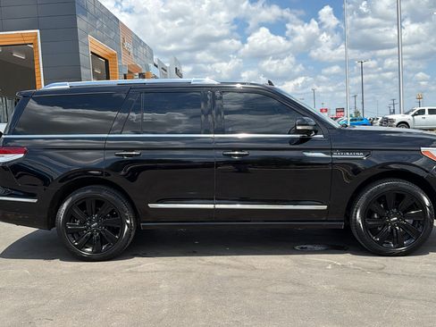 Used 2022 Lincoln Navigator Reserve AWD/4WD image 4