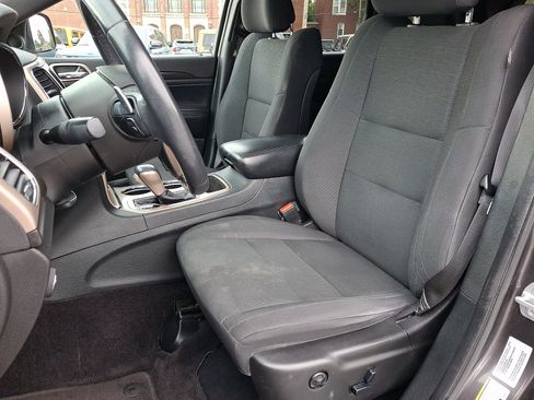 Used 2016 Jeep Grand Cherokee Laredo w/ Quick Order Package 23E AWD/4WD image 13