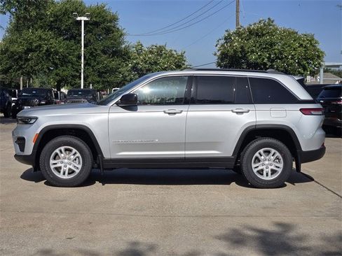 New 2025 Jeep Grand Cherokee Laredo w/ MOPAR Finishing Package image 4