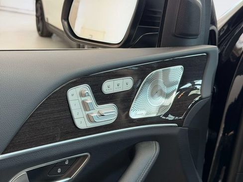 Used 2023 Mercedes-Benz GLS 450 4MATIC image 17