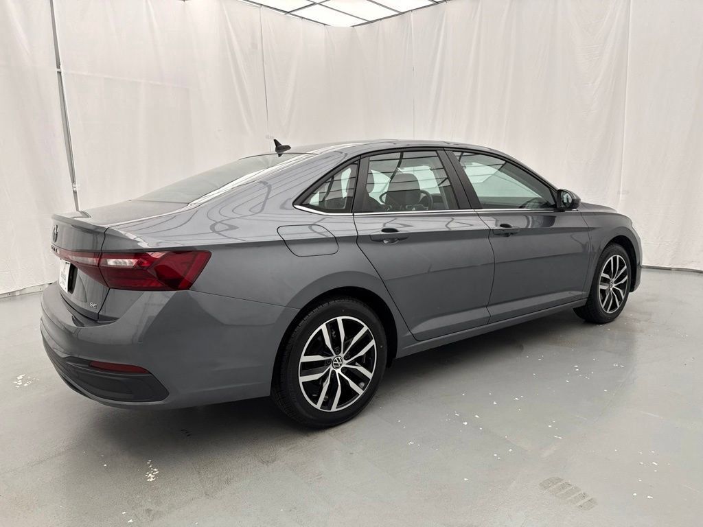 Used 2025 Volkswagen Jetta SE FWD image 12