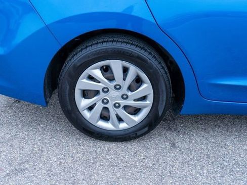 Used 2018 Hyundai Elantra SE image 9