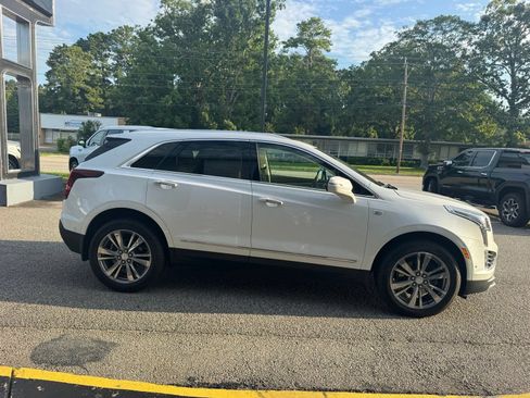 Certified 2024 Cadillac XT5 Premium Luxury w/ Technology Package FWD image 9