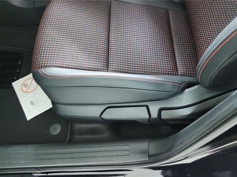 Certified 2025 Nissan Kicks SR FWD image 15