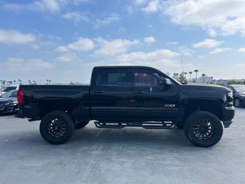 Used 2018 Chevrolet Silverado 1500 LTZ Z71 w/ LTZ Plus Package AWD/4WD image 4