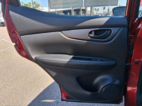 Used 2020 Nissan Rogue Sport S image 18