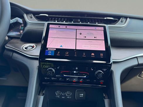 Used 2024 Jeep Grand Cherokee Limited 4xe image 20