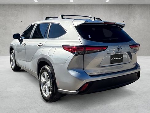 Used 2023 Toyota Highlander LE image 16