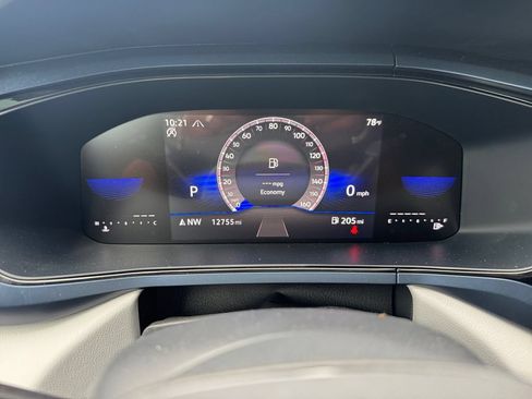 Used 2024 Volkswagen Taos SE w/ Panoramic Sunroof Package AWD/4WD image 20