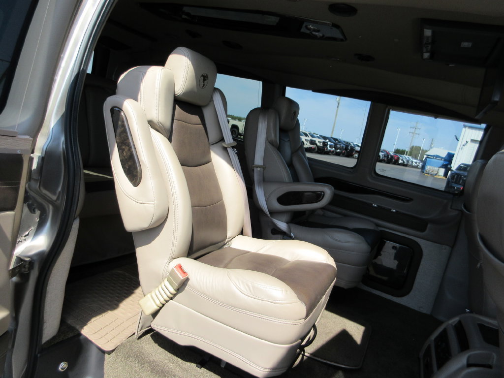 Used 2020 Chevrolet Express 2500 w/ Enhanced Convenience Package RWD image 26