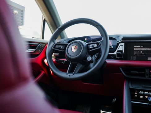 New 2025 Porsche Macan 4S Electric image 27