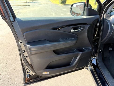 Used 2016 Honda Pilot Touring image 9