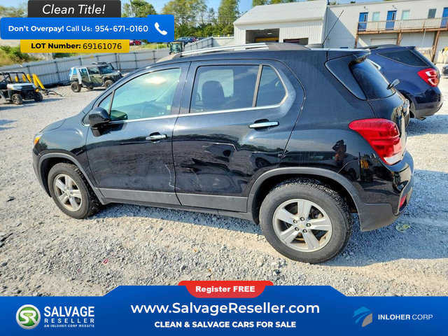 Used 2019 Chevrolet Trax LT w/ LT Convenience Package AWD/4WD image 3