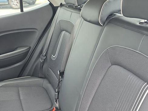 Used 2025 Hyundai Venue Limited FWD image 10