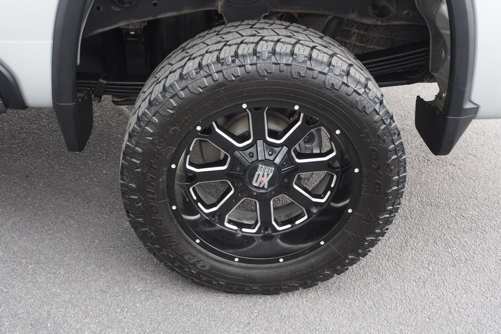 Used 2021 Chevrolet Silverado 2500 Custom w/ Custom Value Package AWD/4WD image 9