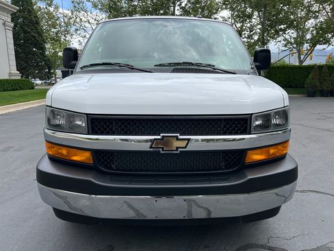 Used 2024 Chevrolet Express 2500 w/ Driver Convenience Package RWD image 4