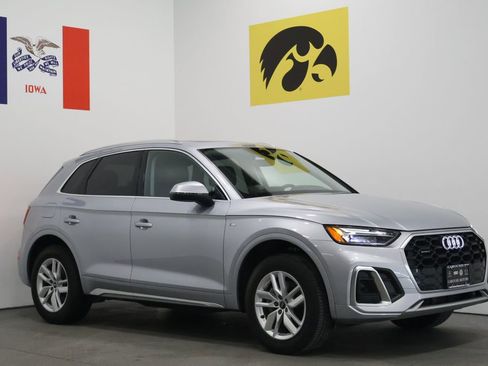 Used 2023 Audi Q5 2.0T Premium w/ Convenience Package AWD/4WD image 1