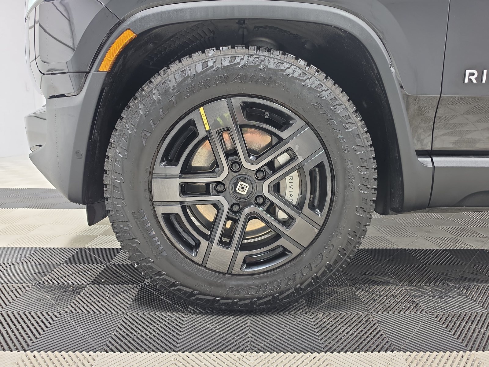 Used 2023 Rivian R1S Adventure Dual AWD/4WD image 9