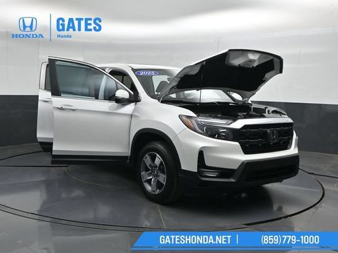 Certified 2025 Honda Ridgeline RTL image 53