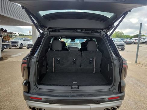 Used 2025 Chevrolet Traverse LT w/ Driver Confidence Package FWD image 28