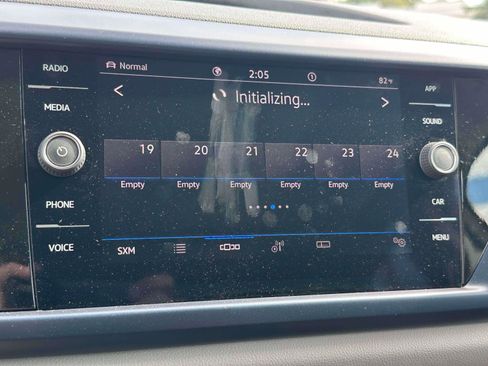 Certified 2022 Volkswagen Taos SE w/ Panoramic Sunroof Package image 24