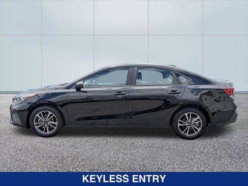 Used 2023 Kia Forte LXS FWD image 2