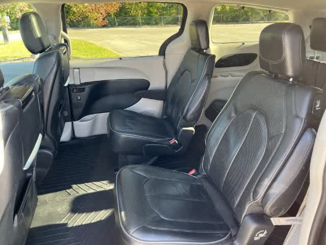 Used 2018 Chrysler Pacifica Limited w/ Advanced Safetytec Group FWD image 16