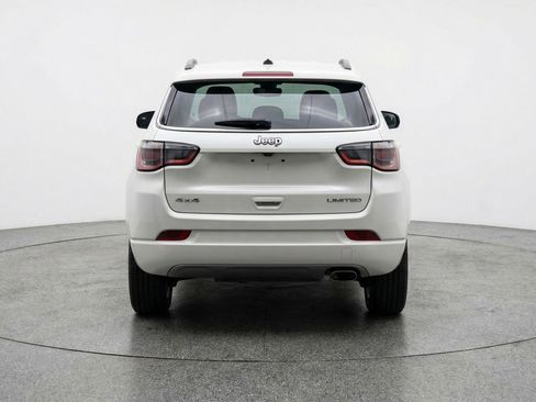 Used 2025 Jeep Compass Latitude image 7