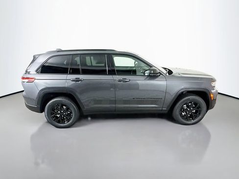New 2025 Jeep Grand Cherokee Altitude image 8