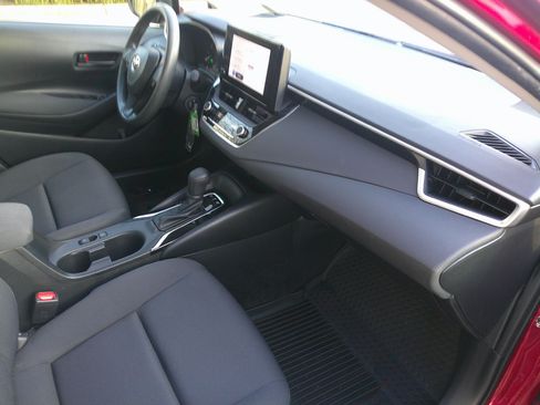 Used 2023 Toyota Corolla LE image 35