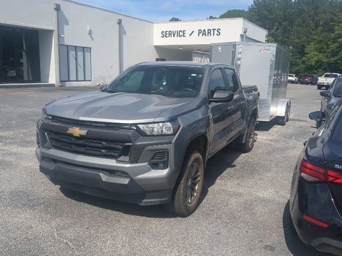 Used 2023 Chevrolet Colorado LT w/ LT Convenience Package II RWD image 2
