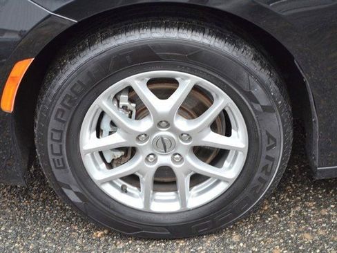 Used 2023 Chrysler Pacifica Touring-L image 13