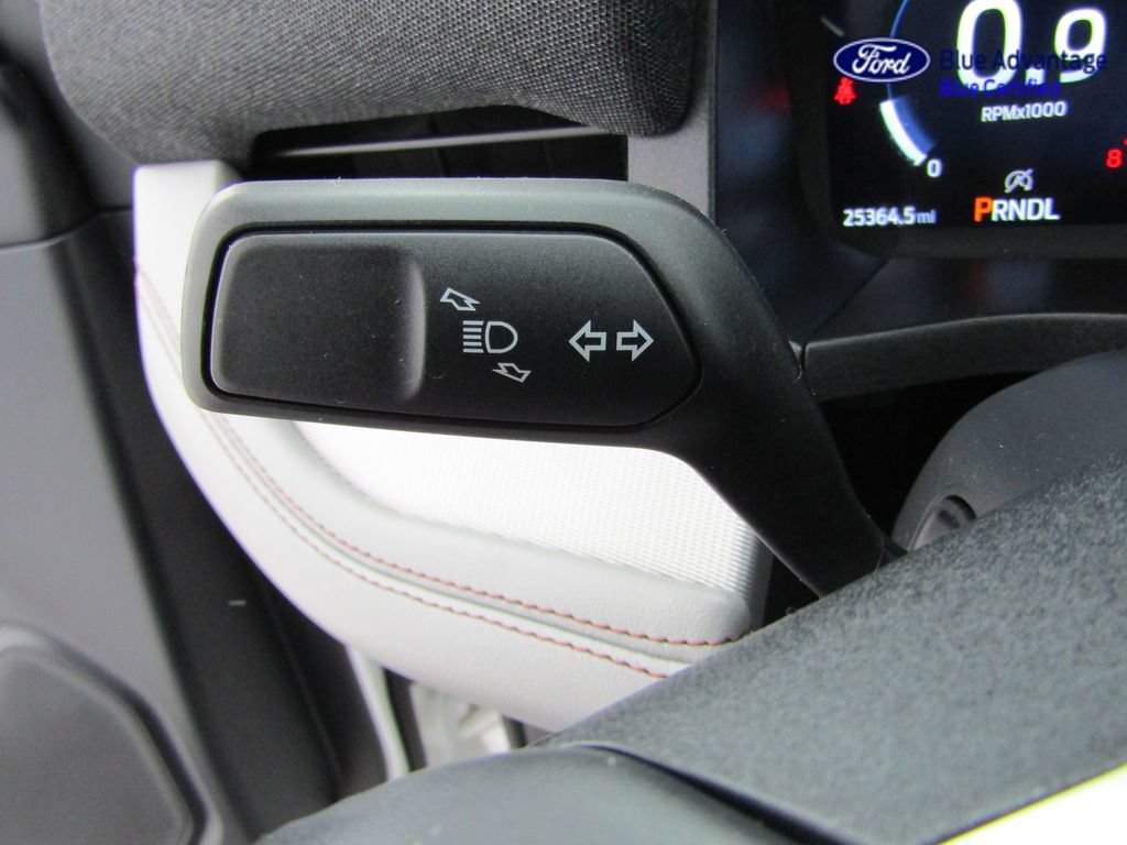 Used 2025 Ford Explorer Active AWD/4WD image 31