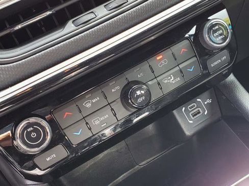 Used 2024 Jeep Compass Trailhawk w/ Trailhawk Convenience Group AWD/4WD image 19