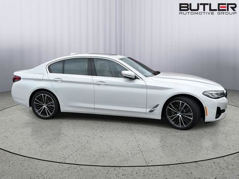 Used 2023 BMW 530i w/ Premium Package RWD image 4