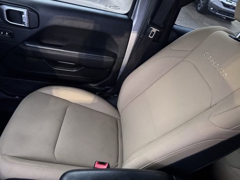 Used 2018 Jeep Wrangler Unlimited Sahara w/ Cold Weather Group image 29