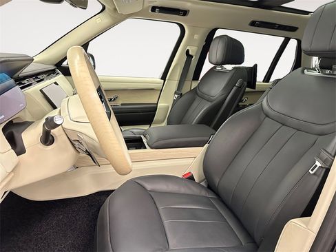 Used 2024 Land Rover Range Rover Long Wheelbase SE image 9
