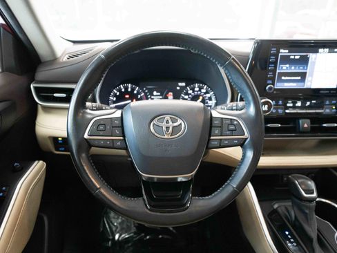 Used 2021 Toyota Highlander XLE AWD/4WD image 21