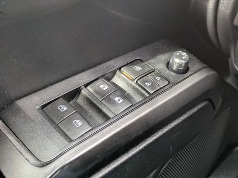 Used 2017 Toyota Tacoma TRD Off-Road w/ Premium & Technology Package image 25