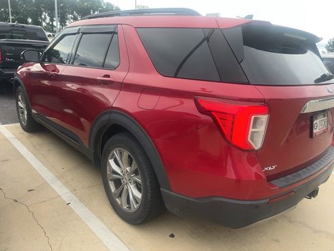 Used 2022 Ford Explorer XLT w/ Equipment Group 202A RWD image 2