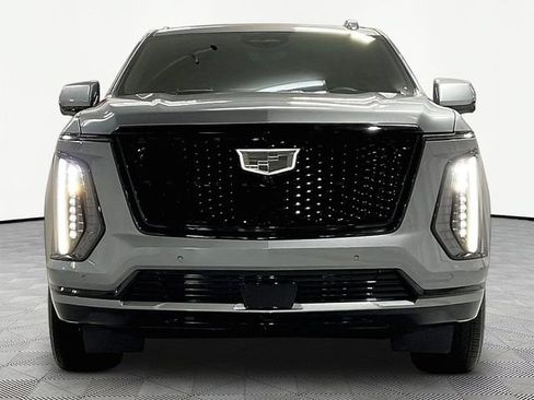 Used 2024 Cadillac Escalade ESV Premium Luxury AWD/4WD image 2