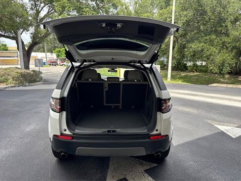 Used 2017 Land Rover Discovery Sport SE AWD/4WD image 12