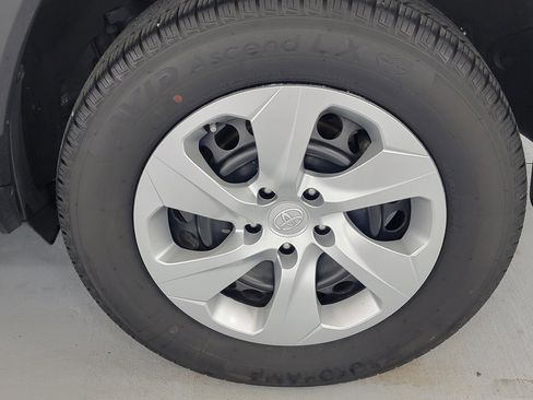 Used 2021 Toyota RAV4 LE image 11