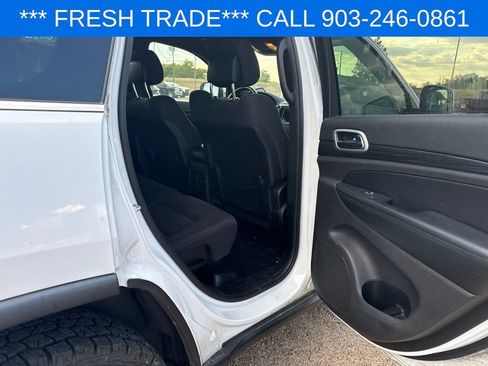 Used 2019 Jeep Grand Cherokee Laredo RWD image 14