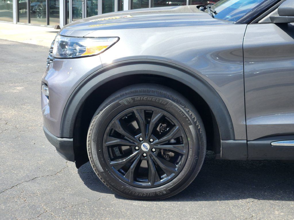 Used 2023 Ford Explorer XLT w/ Equipment Group 202A AWD/4WD image 9